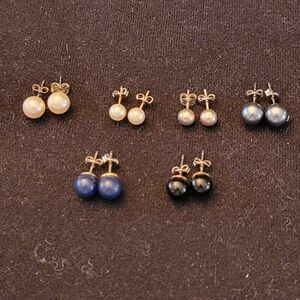 VGUC Lot Of Six Pairs Of Stud Earrings